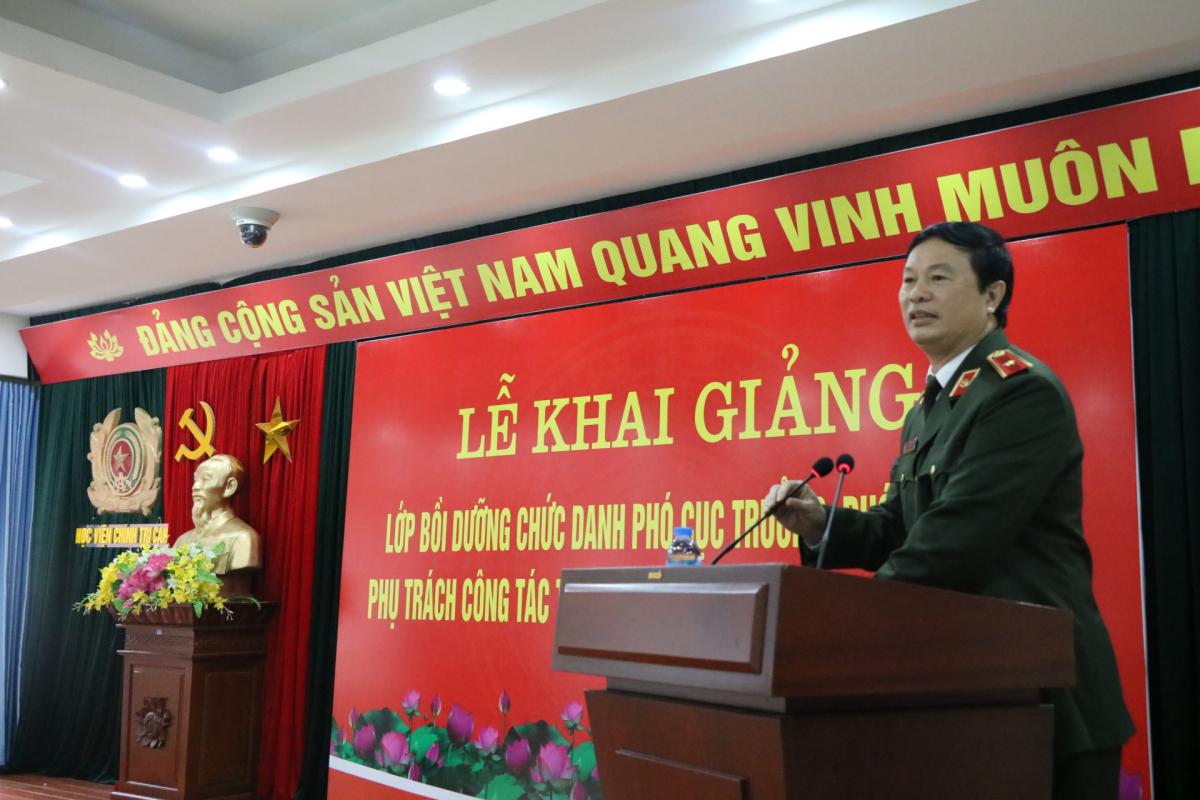 Đồng chí Thiếu tướng, GS.TS Bùi Minh Giám, Cục trưởng Cục Đào tạo phát biểu tại buổi Lễ