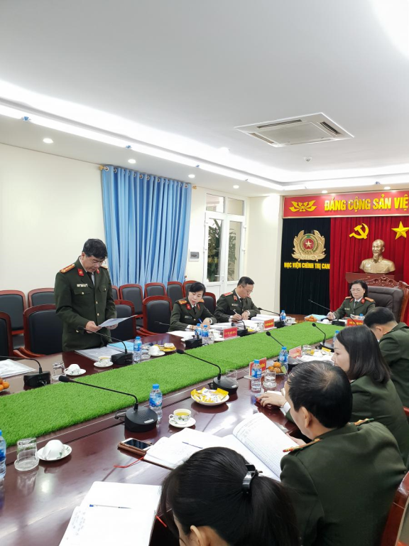 Đồng chí Đại tá, TS Nguyễn Văn Cường, Quyền Trưởng khoa, Khoa Quản trị nhân lực, Học viện Chính trị Công an nhân dân phát biểu