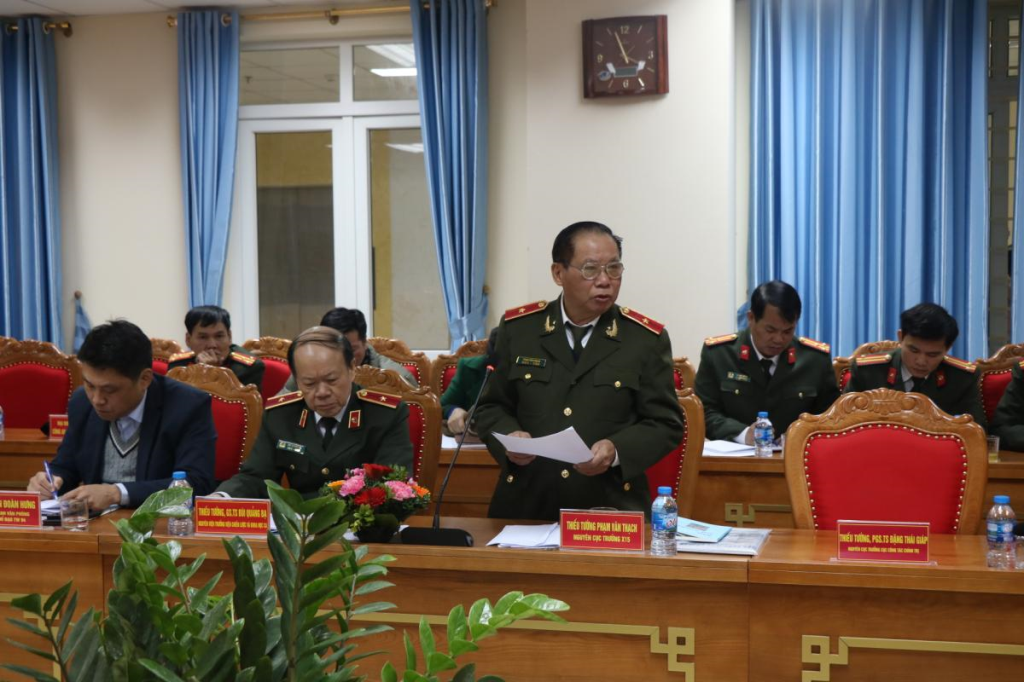 Thiếu tướng Phạm Văn Thạch, nguyên Cục trưởng Cục Công tác chính trị phát biểu