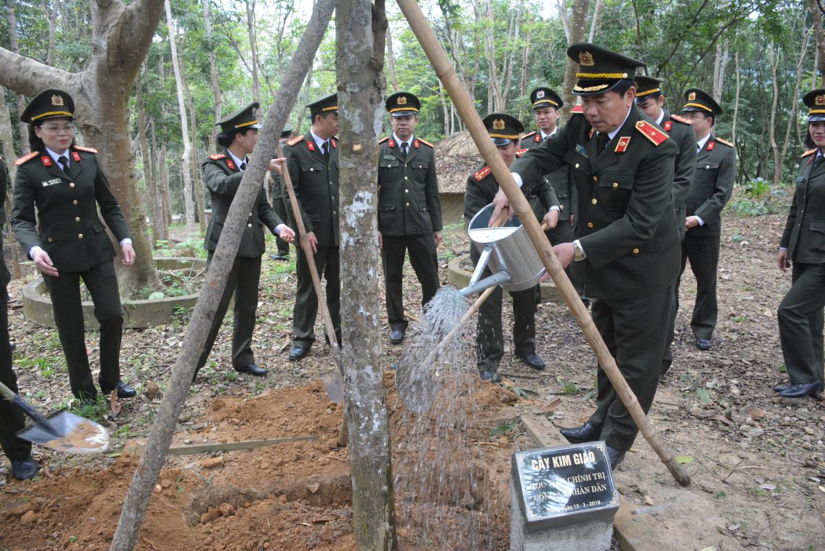 Học viện trồng cây lưu niệm tại Khu di tích lịch sử Nha Công an Trung ương