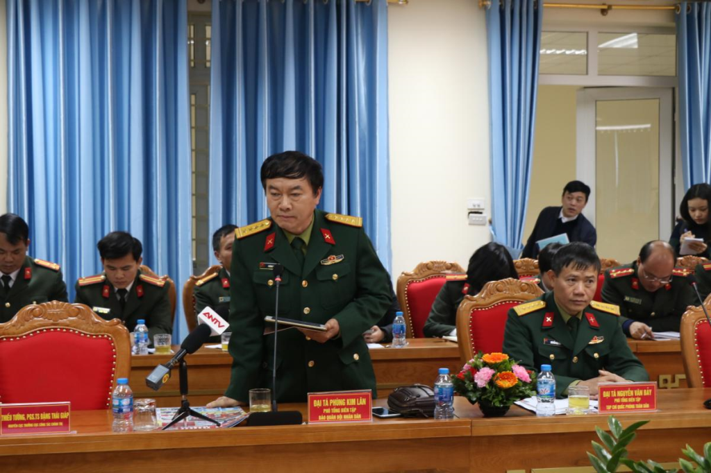 Đồng chí Đại tá Phùng Kim Lân, Phó Tổng Biên tập Báo Quân đội nhân dân phát biểu