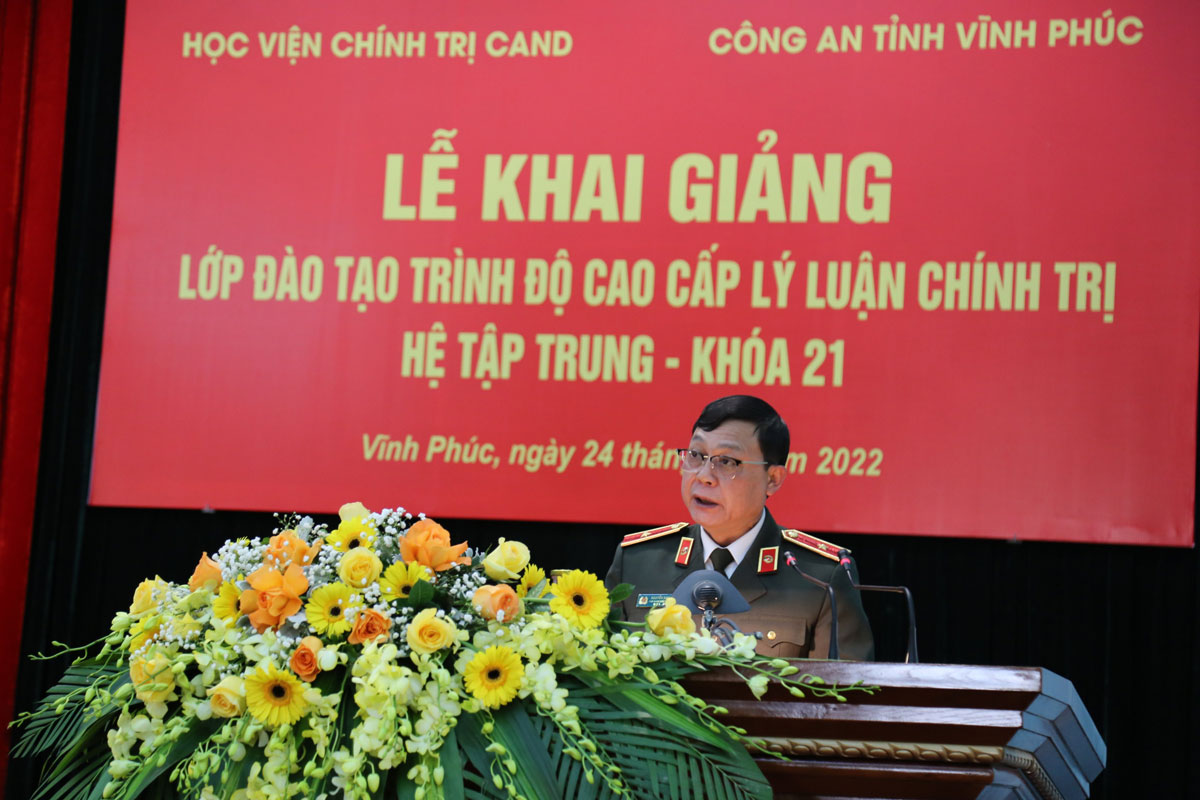 Đồng chí Thiếu tướng, TS Nguyễn Như Lôi, Phó Giám đốc Học viện phát biểu tại buổi lễ