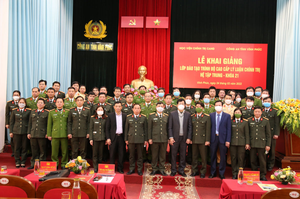 Các đồng chí đại biểu và học viên lớp học